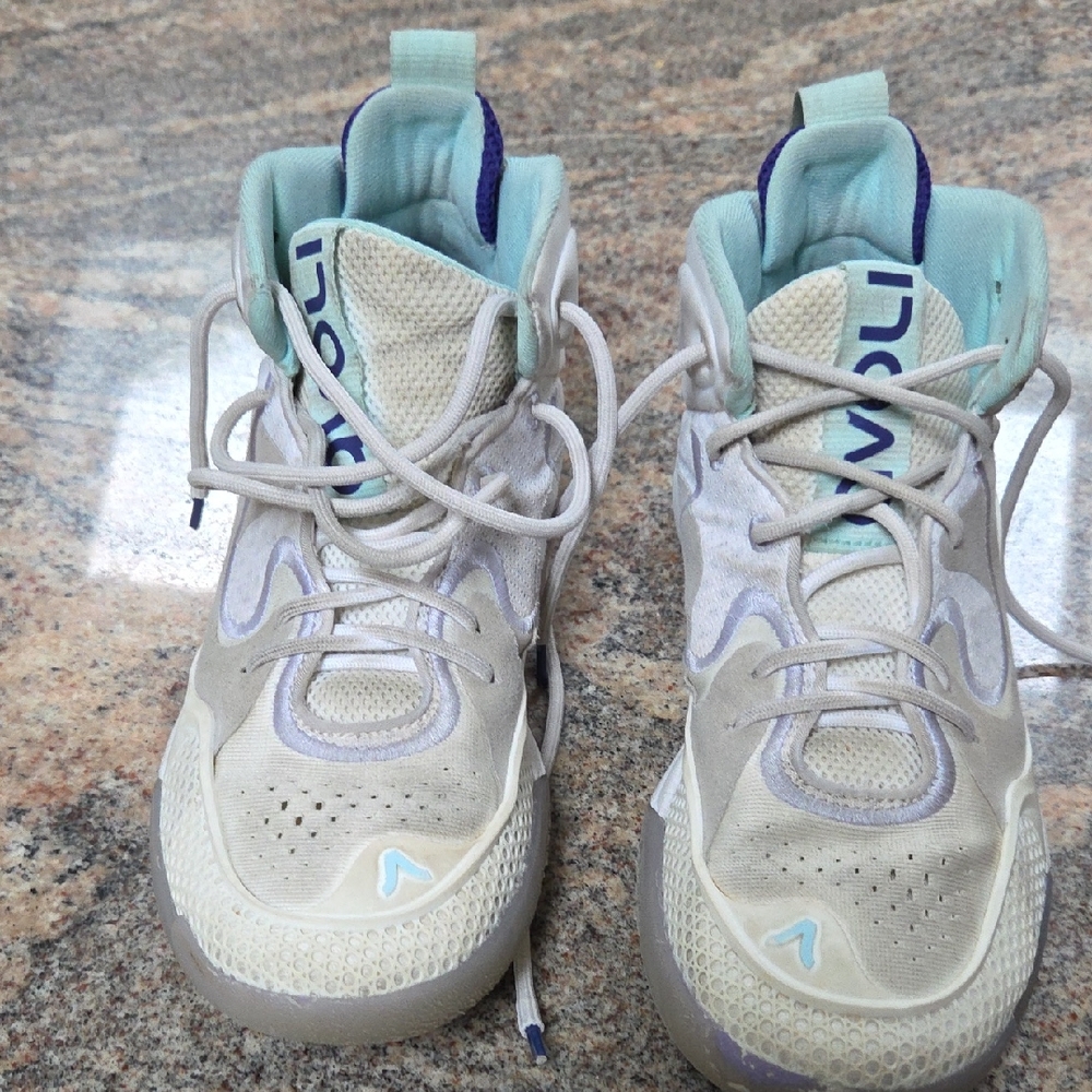 Avoli Volleyball Sneakers- Used
